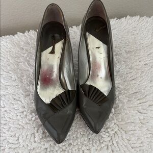 Daisy Fuentes Gray Heels